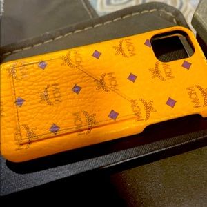Mcm iPhone 11 Pro Max